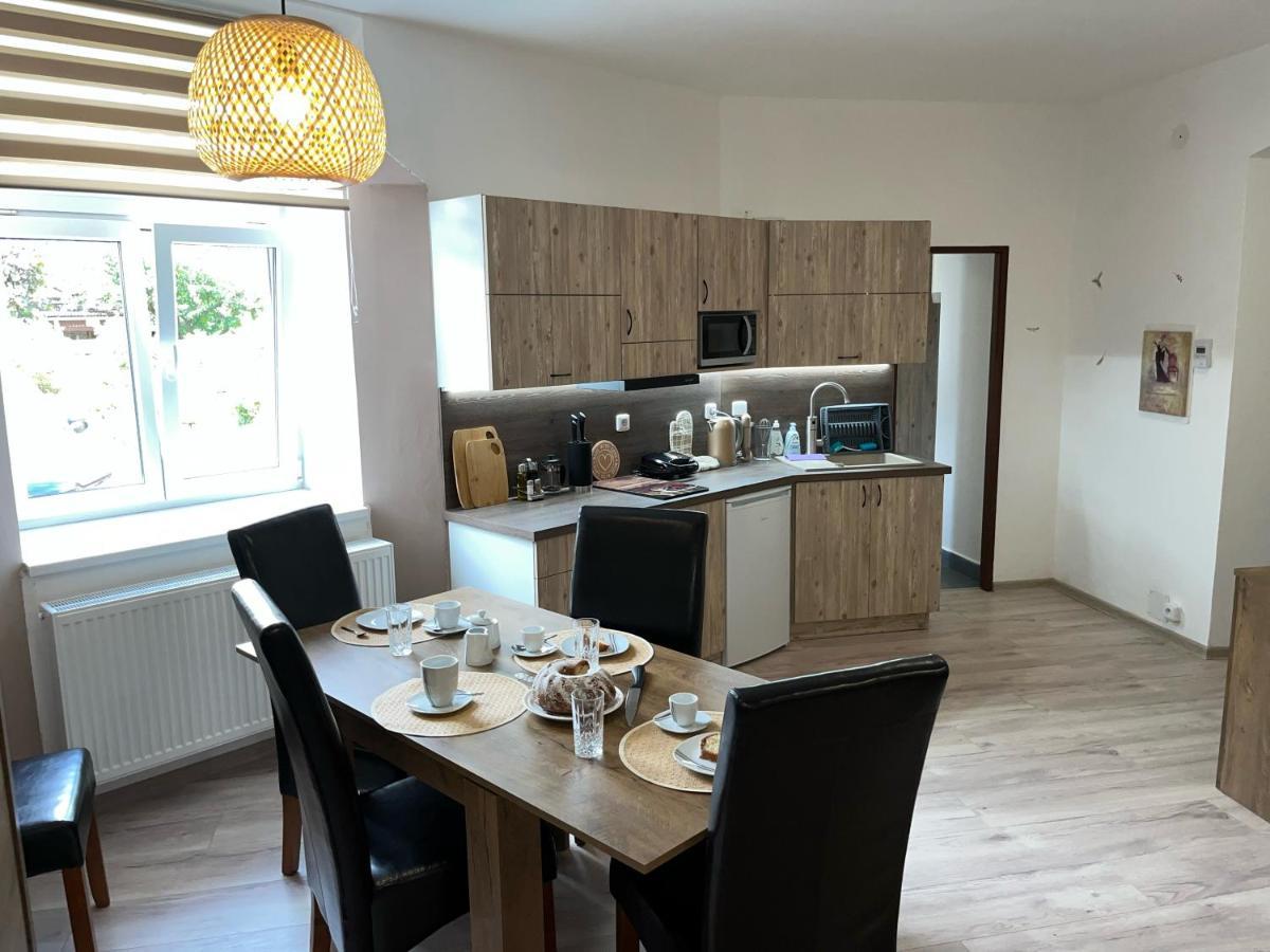 Apartmany Nezarka A Privatni Wellness Jindřichŭv Hradec Exteriör bild