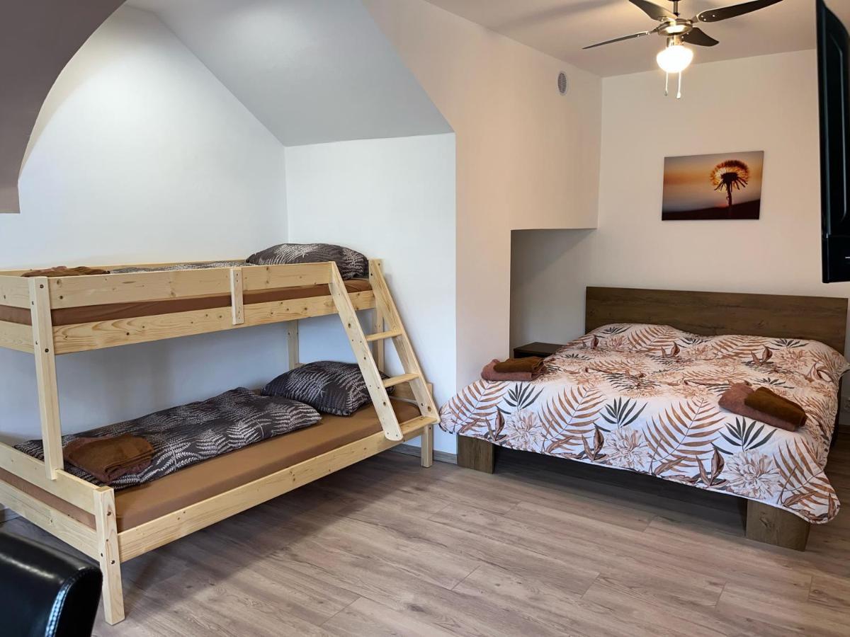Apartmany Nezarka A Privatni Wellness Jindřichŭv Hradec Exteriör bild