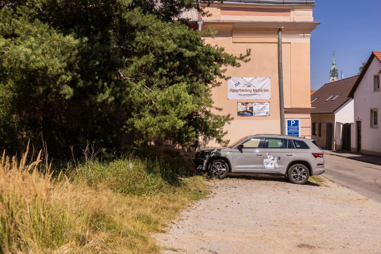 Apartmany Nezarka A Privatni Wellness Jindřichŭv Hradec Exteriör bild