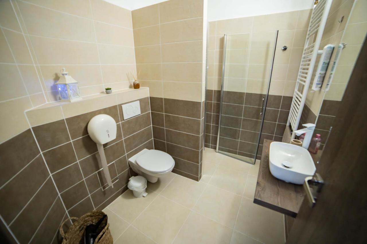 Apartmany Nezarka A Privatni Wellness Jindřichŭv Hradec Exteriör bild