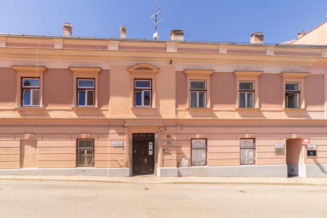 Apartmany Nezarka A Privatni Wellness Jindřichŭv Hradec Exteriör bild