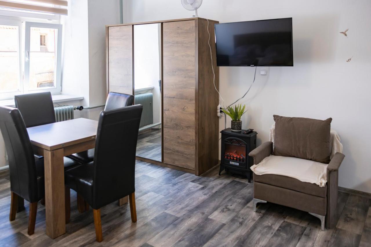 Apartmany Nezarka A Privatni Wellness Jindřichŭv Hradec Exteriör bild