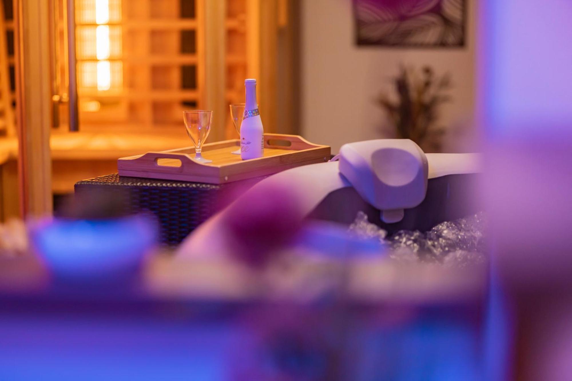 Apartmany Nezarka A Privatni Wellness Jindřichŭv Hradec Exteriör bild